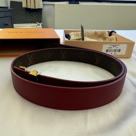 Louis Vuitton Initiales Reversible 30mm Belt, Cherry Red and Monogram Canvas - Picture 3 of 12